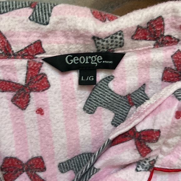 George Holiday pj set in size L - Picture 3 of 11